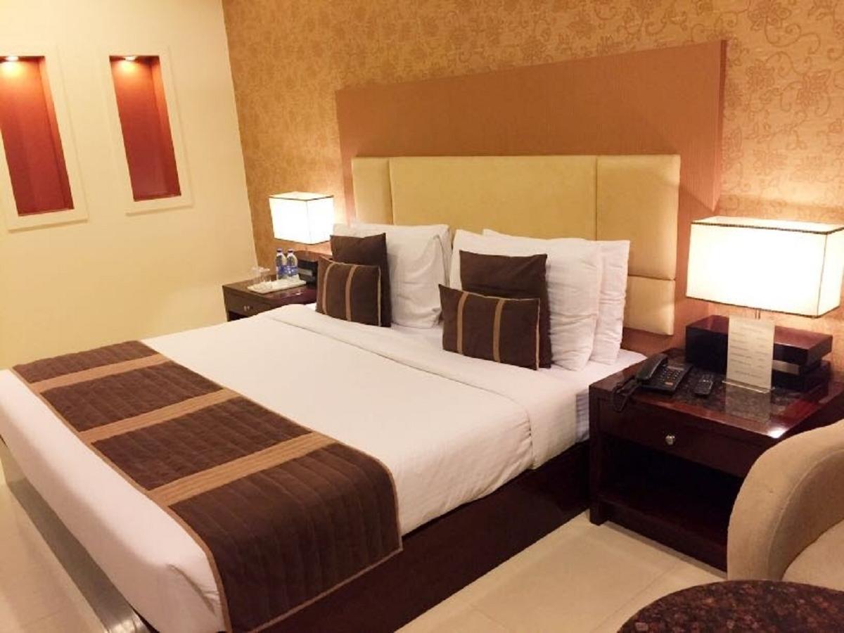 Hotel Vista Ню Делхи Екстериор снимка