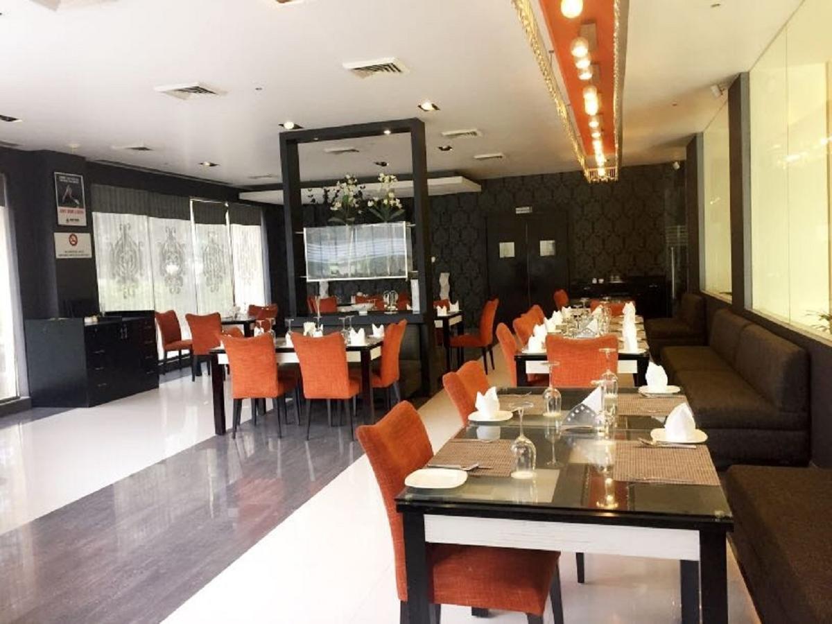 Hotel Vista Ню Делхи Екстериор снимка