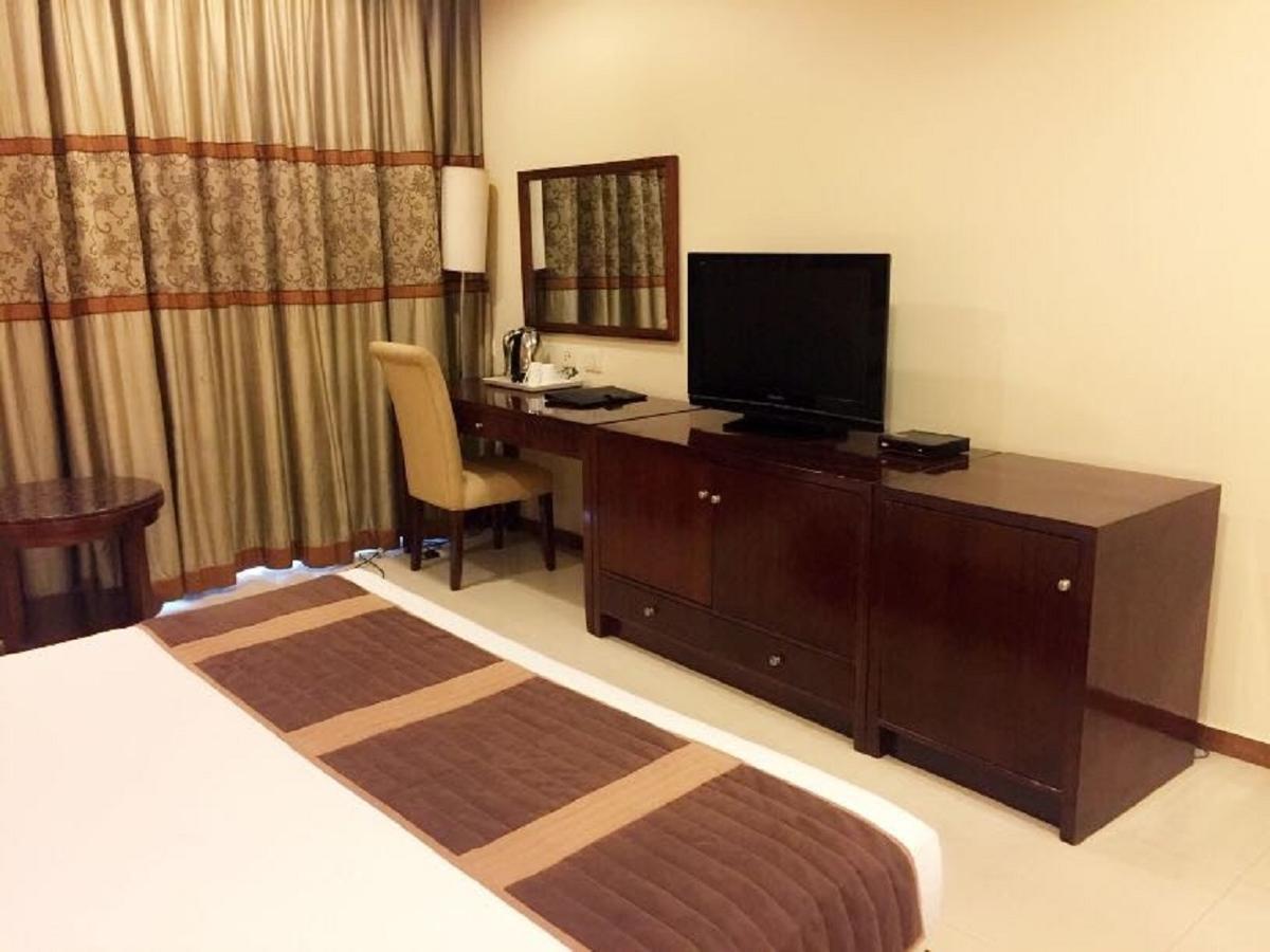 Hotel Vista Ню Делхи Екстериор снимка