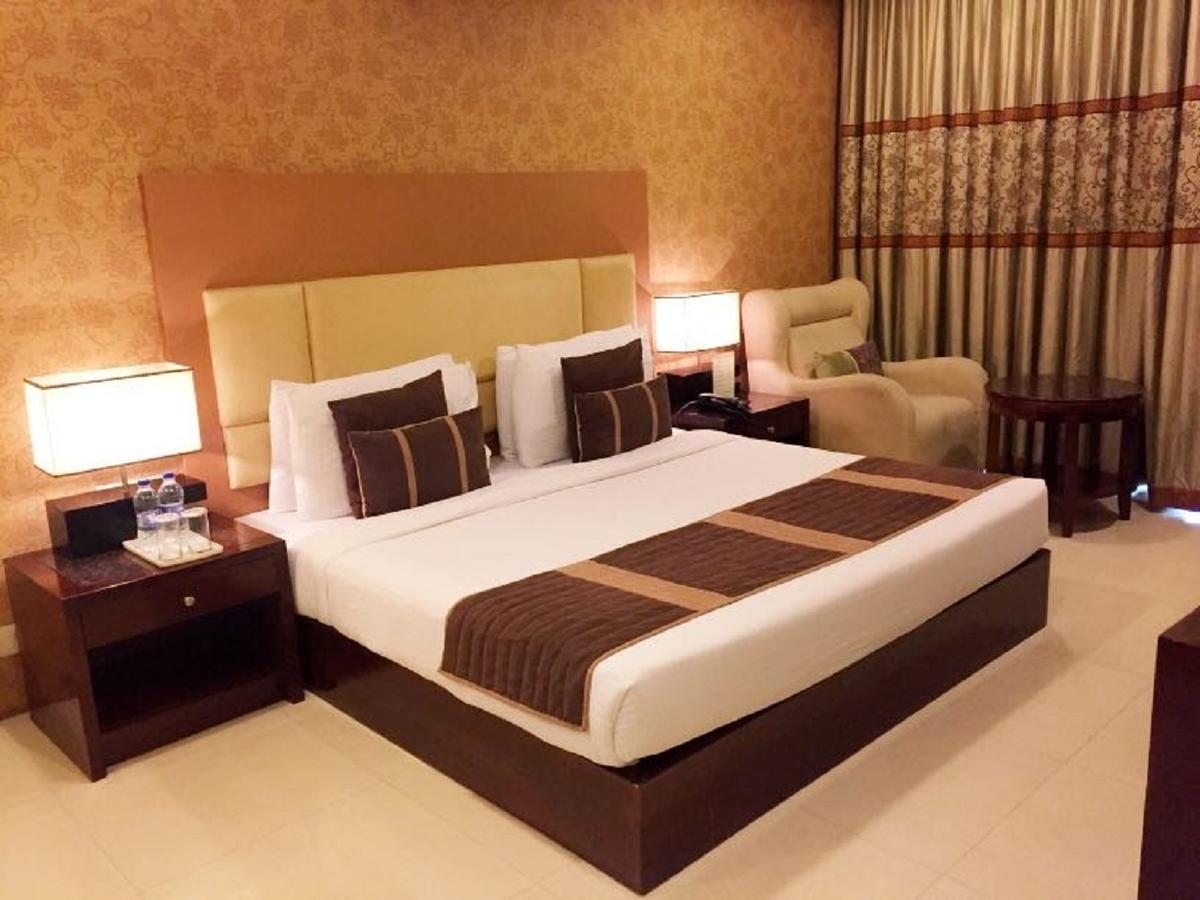 Hotel Vista Ню Делхи Екстериор снимка