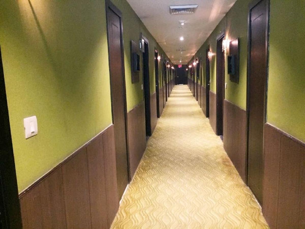 Hotel Vista Ню Делхи Екстериор снимка